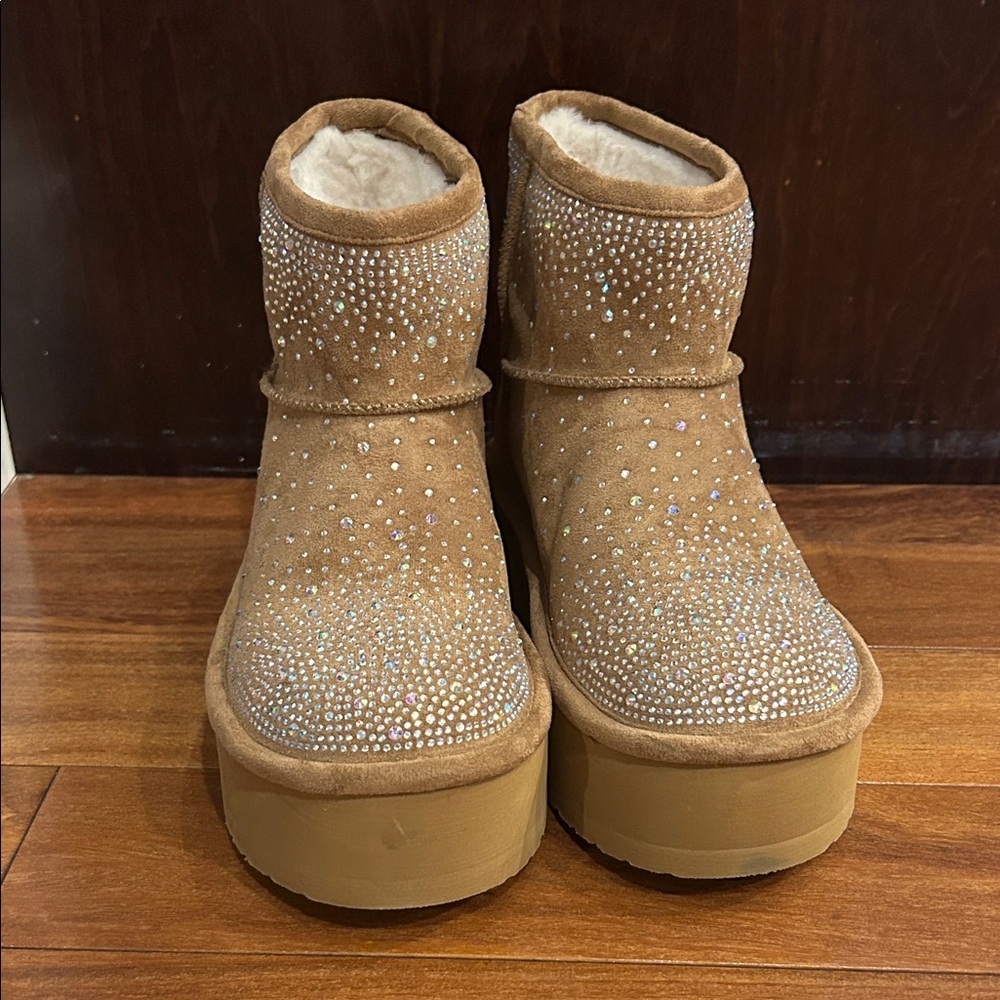 Brand New Women's Tan Suede bling Platform Boots